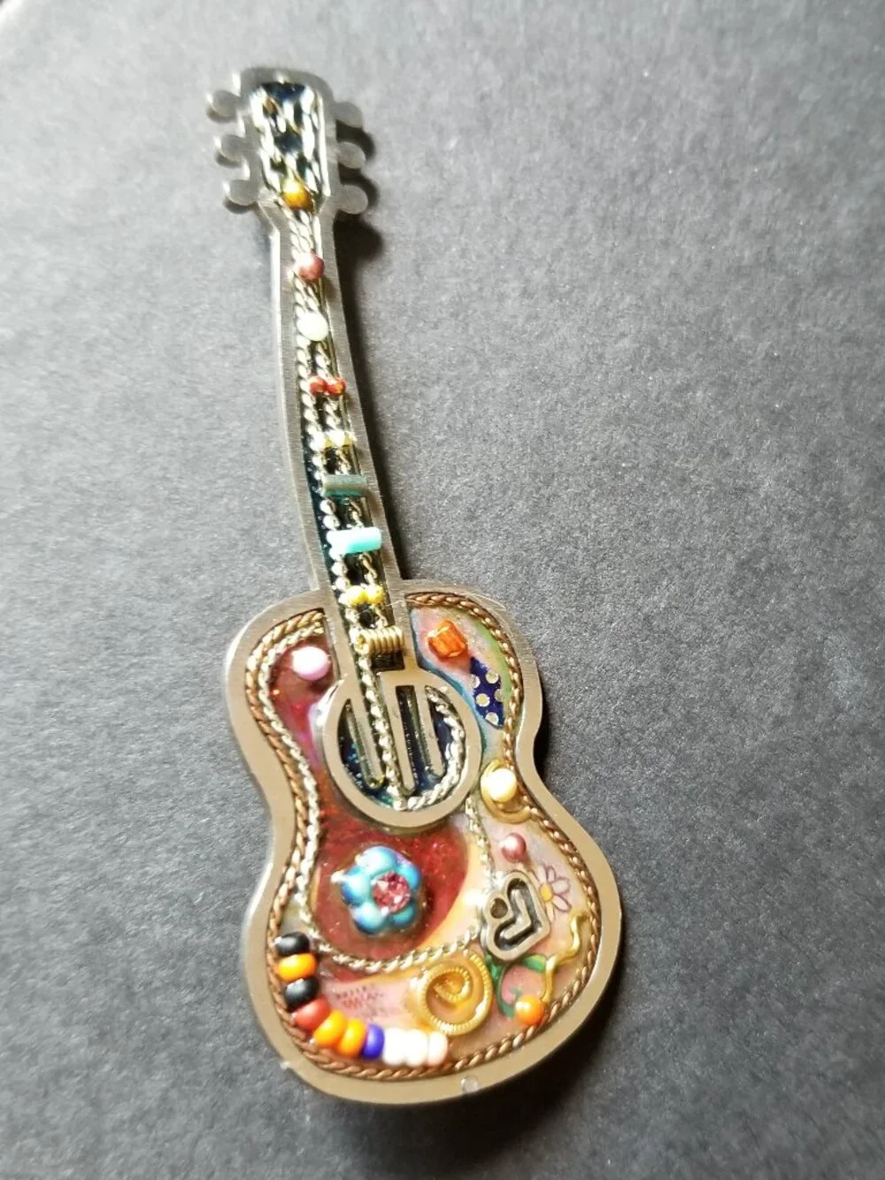 SEEKA GUITAR PIN